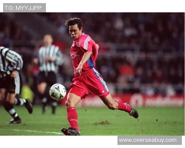 年轻足球明星二代崭露头角继承父业踏上绿茵场新征程