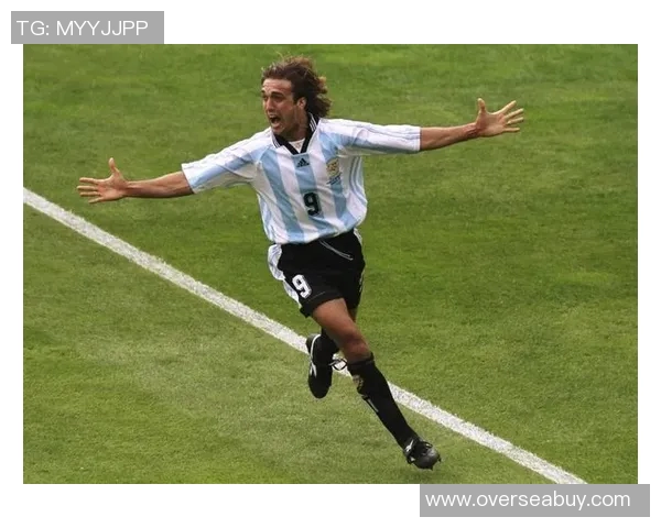 全球足坛球星全解析：揭示世界顶级足球运动员的辉煌历程与传奇成就